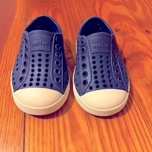 Kids Native Jefferson Sandals sz 4 navy blue